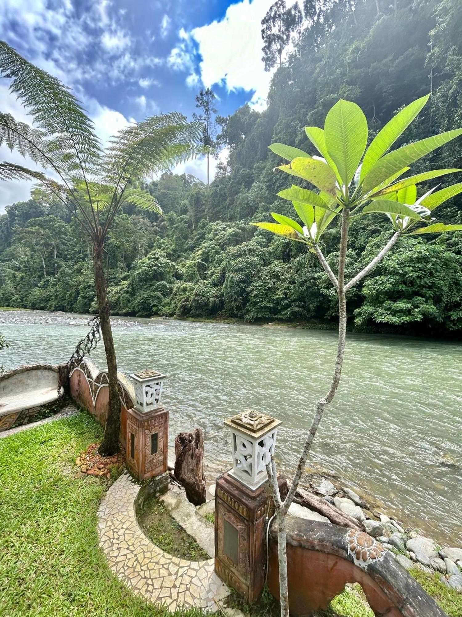 Aussie Inn Bukit Lawang Exterior foto