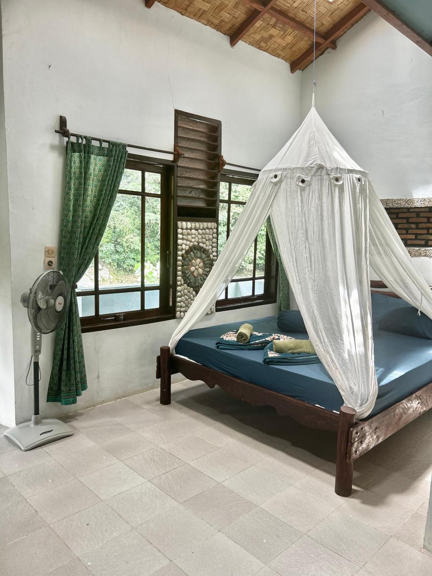 Aussie Inn Bukit Lawang Exterior foto